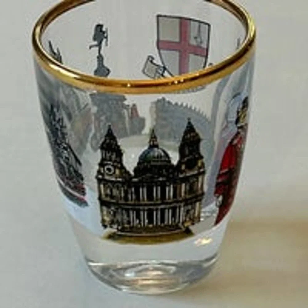 London England Shot Glass Gold Rimmed Full Wrap Scene Scenic‎